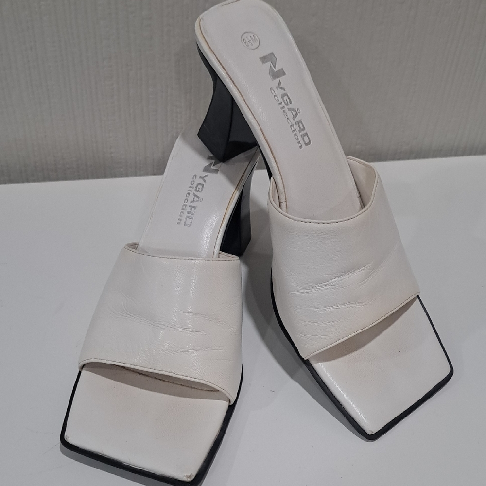 Peter Nygard Cream Leather Square-Toe Mule Heels